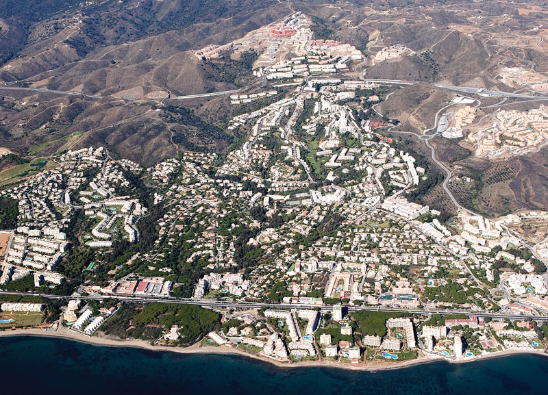 Sitio de Calahonda gränsar mot Marbella och omfattar 5 723 hushåll, uppdelade i 140 olika ägarföreningar. De första att slå sig ned här var skandinaver, men idag dominerar britterna. Foto: Foto: EUC Sitio de Calahonda